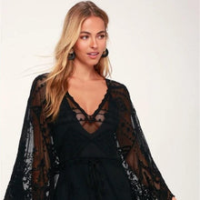 Carregar imagem para a galeria, paréo robe de plage soleil vacance été noir ile blanc piscine be cover