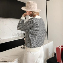 Charger l'image dans la galerie, pull cardigan automne zebre hiver beige ecru blanc chaud coton polyester chic tendance fashion