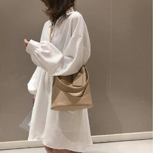 Charger l'image dans la galerie, sac en cuir tendance sac chic sac de ville sac de plage be cover