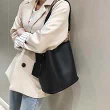 Charger l'image dans la galerie, sac en cuir tendance sac chic sac de ville sac de plage be cover