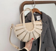 Upload image to gallery, Sac à main en rotin/cuir Winston
