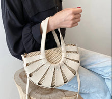 Upload image to gallery, Sac à main en rotin/cuir Winston
