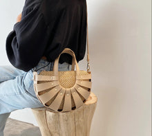 Upload image to gallery, Sac à main en rotin/cuir Winston
