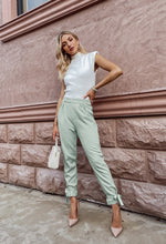 Upload image to gallery, pantalon  vert slim coupe droite large legging elegant chic sexy coktail soiree be cover
