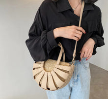 Upload image to gallery, Sac à main en rotin/cuir Winston
