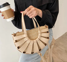 Upload image to gallery, Sac à main en rotin/cuir Winston
